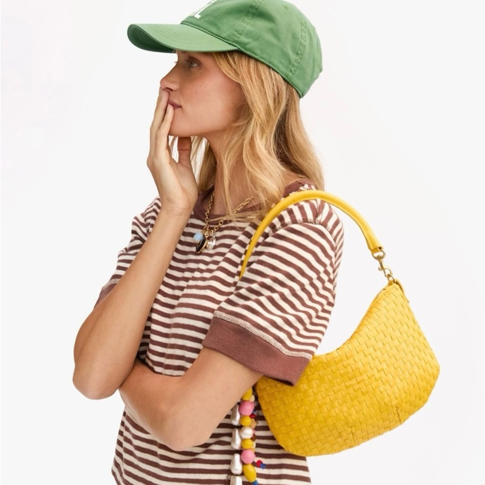 Clare V. Petit Moyen